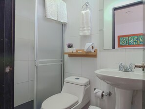 Standard Room, 1 Twin Bed | Bathroom | Shower, designer toiletries, hair dryer, towels - Hotel Volare (Armenia)