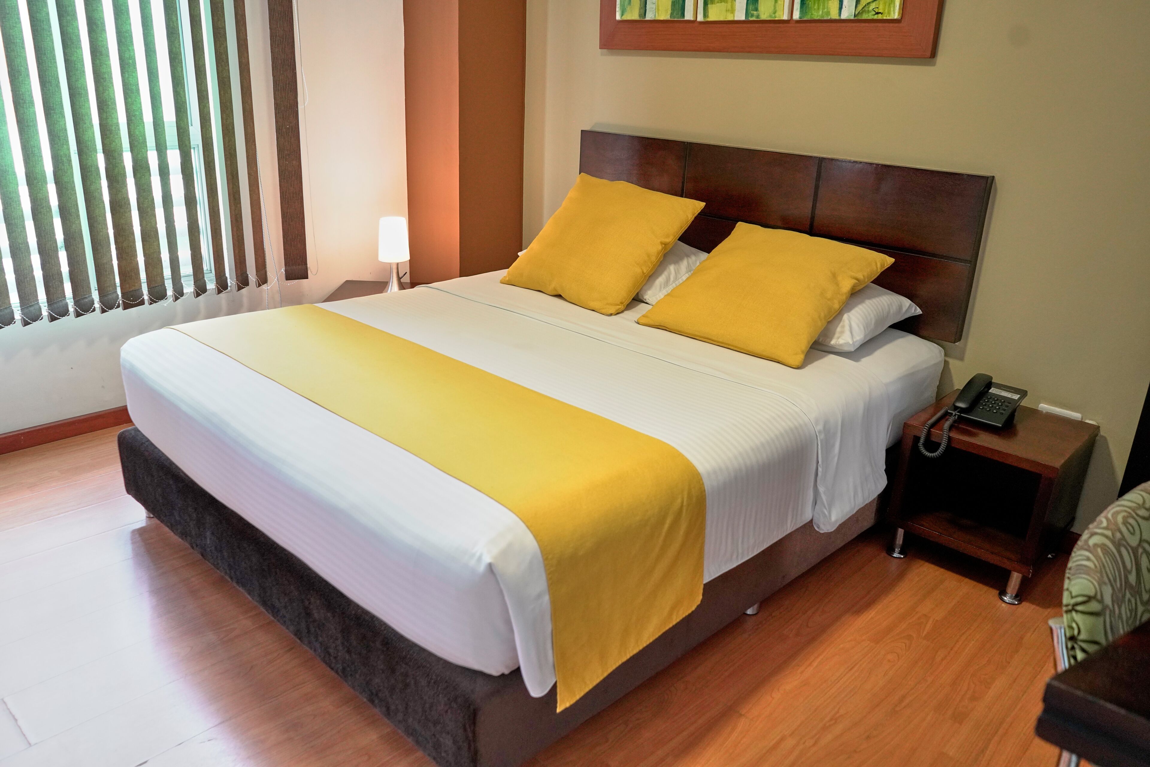 superior double room | in-room dining