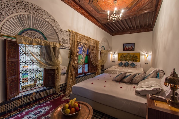 5 bedrooms, Egyptian cotton sheets, premium bedding