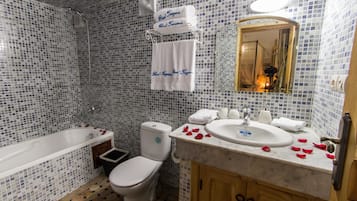 Douche, articles de toilette gratuits, sĂšche-cheveux, bidet