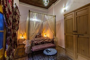 Quarto luxo, 1 quarto, banheiro privativo | Roupas de cama premium, cofres nos quartos, cortinas blackout