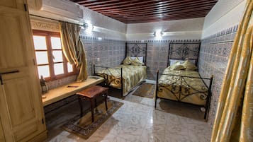Chambre avec lits jumeaux, 2 lits une place, salle de bains privée