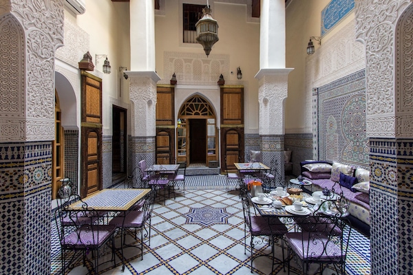 Café da manhã, almoço e jantar; culinária marroquina