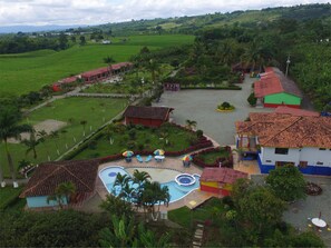 2 outdoor pools, pool loungers