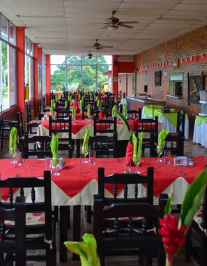 Free breakfast  - Hotel Campestre Tucanes (Armenia)