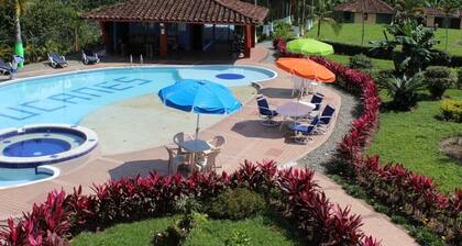 Hotel Campestre Tucanes