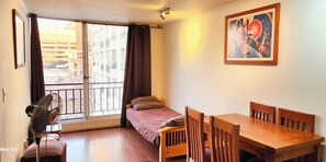 Apartamento família, 2 quartos | Área de estar