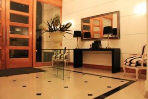 บริเวณประตูทางเข้า