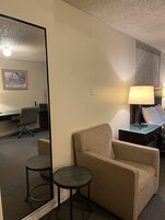 Quarto, 2 camas Queen | Wi-Fi de cortesia, roupa de cama