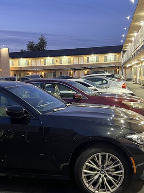 Free self parking - Columbus Motor Inn (Seattle)