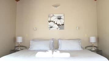 Courtyard Chalet - Room 2 | Rollaway beds, free WiFi