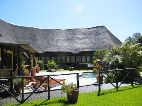 Outdoor pool, sun loungers. Elephants Footprint Lodge