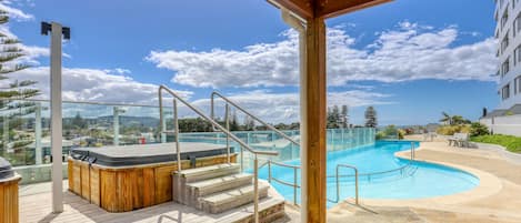 Bồn tắm spa ngoài trời