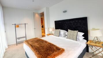 Premier Three Bedroom Apartment with Sea View | Sábanas de algodón egipcio y ropa de cama de alta calidad