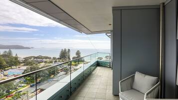 Apartamento superior, 2 habitaciones, vistas al mar | Vistas al mar