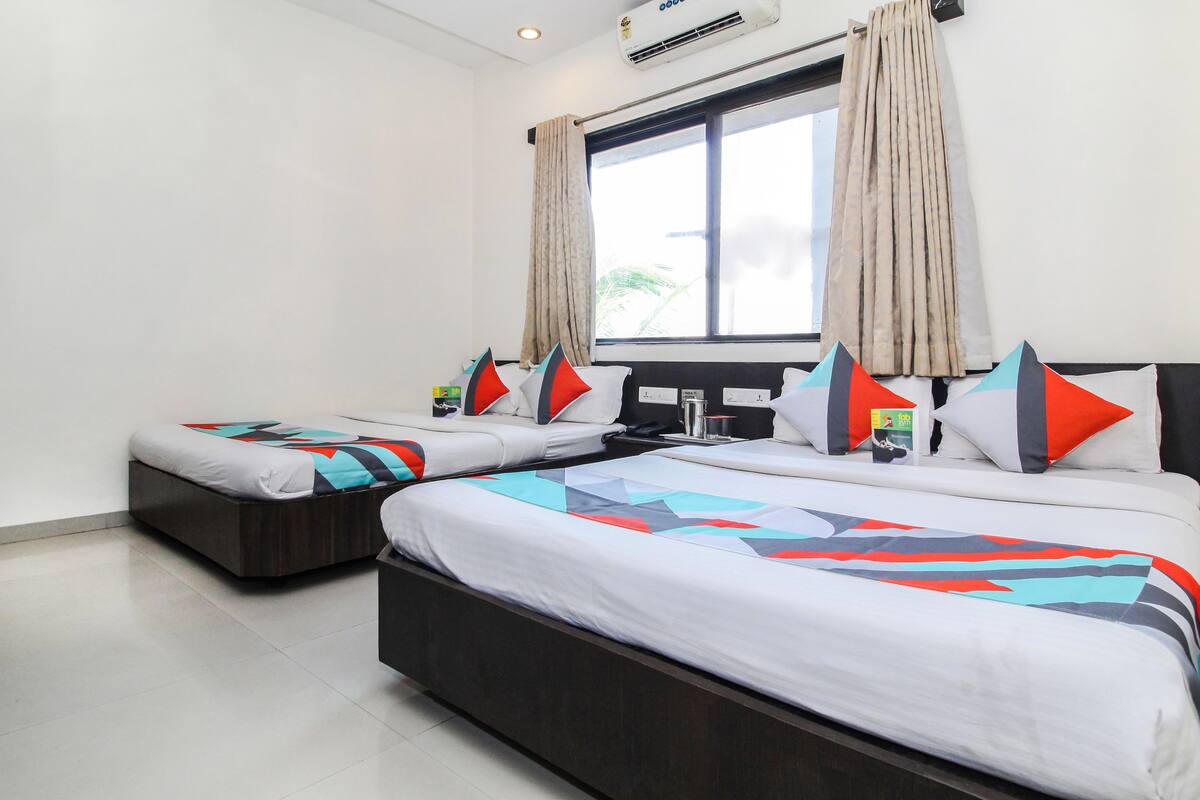 Family Room | Desk, free WiFi, bed sheets