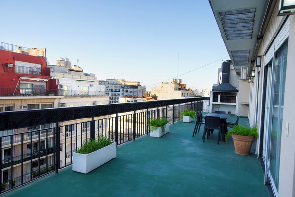 Panoramic Apartment, 3 Bedrooms, Terrace, City View | 2 bedrooms, premium bedding, in-room safe, individually decorated