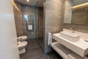 Superior-Apartment, 2 Schlafzimmer | Badezimmer