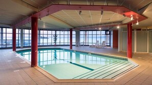 Kolam renang terbuka bermusim 