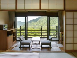 In-room safe, desk, free WiFi, bed sheets