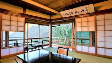 1 室のベッドルーム、セーフティボックス (室内)、デスク、WiFi (無料)