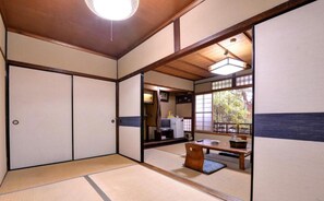 ห้องทราดิชันนัล (JPN Townhouse Style for 6 Guests) | Wi-Fi ฟรี