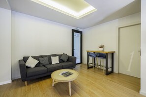 Reception - Ola Living Hostal Diagonal (Barcelona)