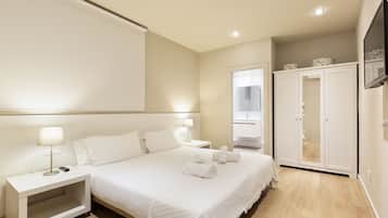 Quarto casal | Cofres nos quartos, espaço de trabalho para notebook, Wi-Fi de cortesia