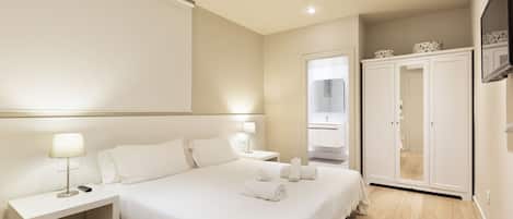 ダブルルーム | セーフティボックス (室内)、ノートパソコン用作業スペース、WiFi (無料)、ベッドシーツ