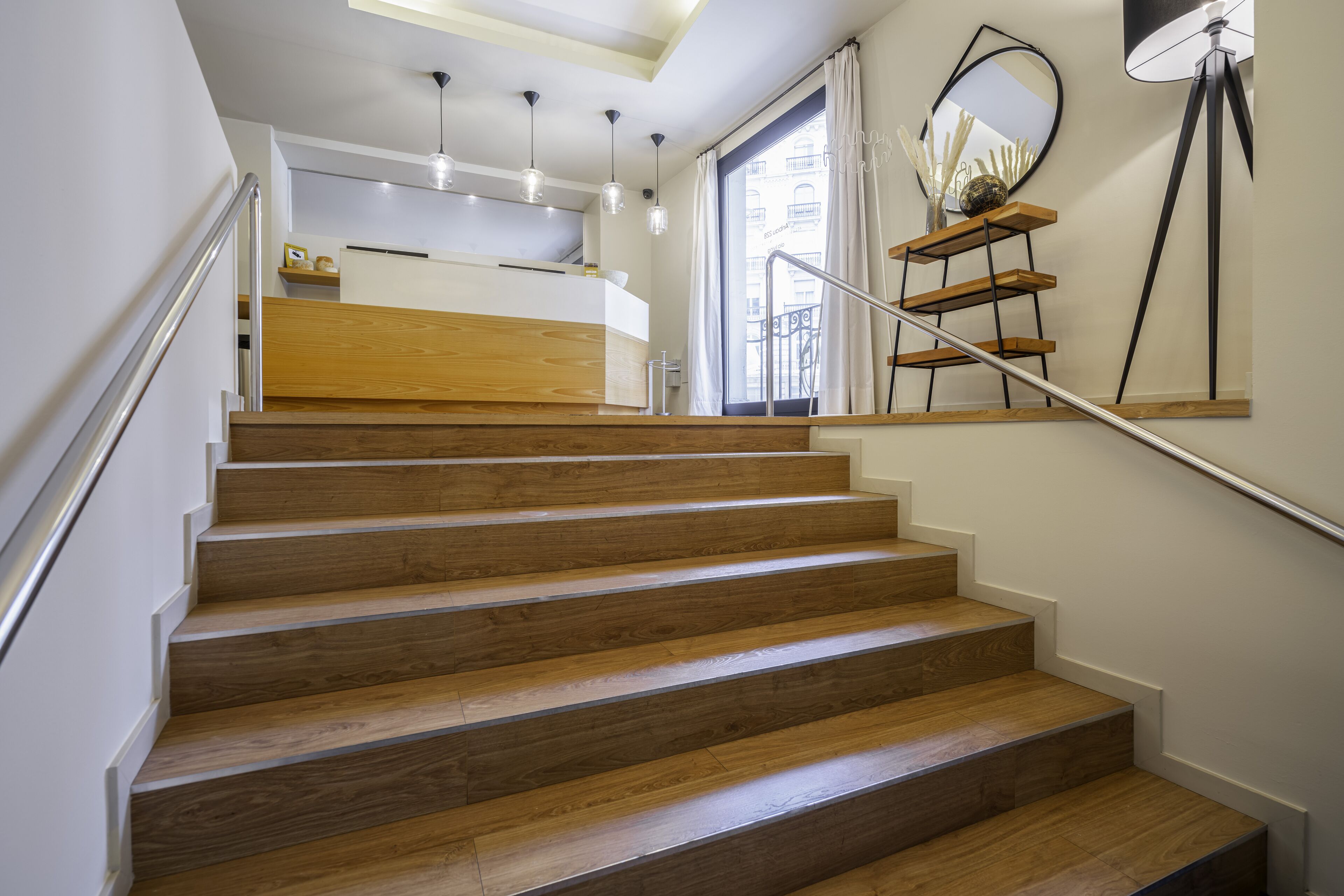  ฝ่ายต้อนรับ