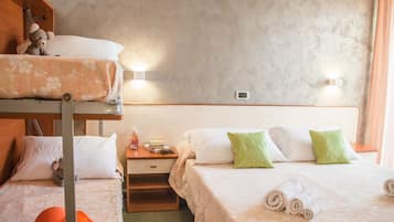 Double Room, Sea View | 1 bedroom, in-room safe, desk, free cribs/infant beds