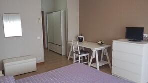 Minibar, in-room safe, desk, blackout drapes - Hotel Palatinum (Bernalda)