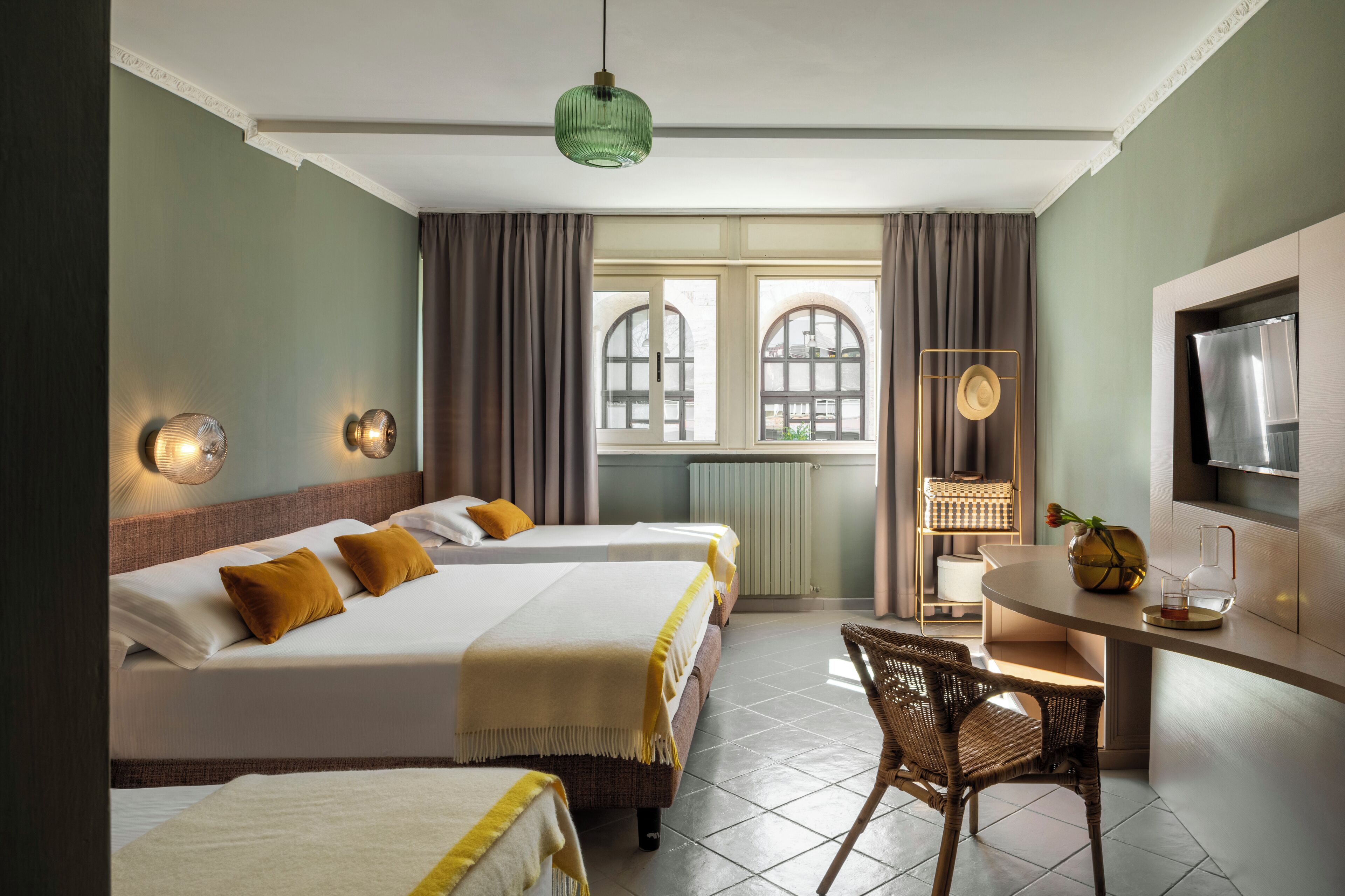 Quadruple Room | Desk, blackout drapes, free WiFi, bed sheets