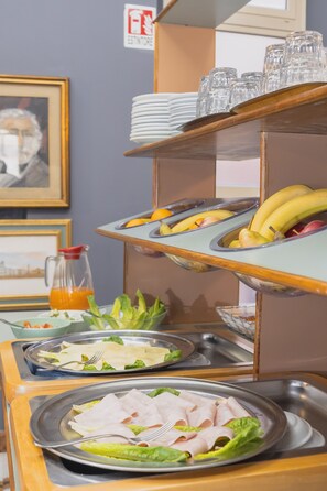 Daily buffet breakfast for a fee - Hotel Marisa (Rome)