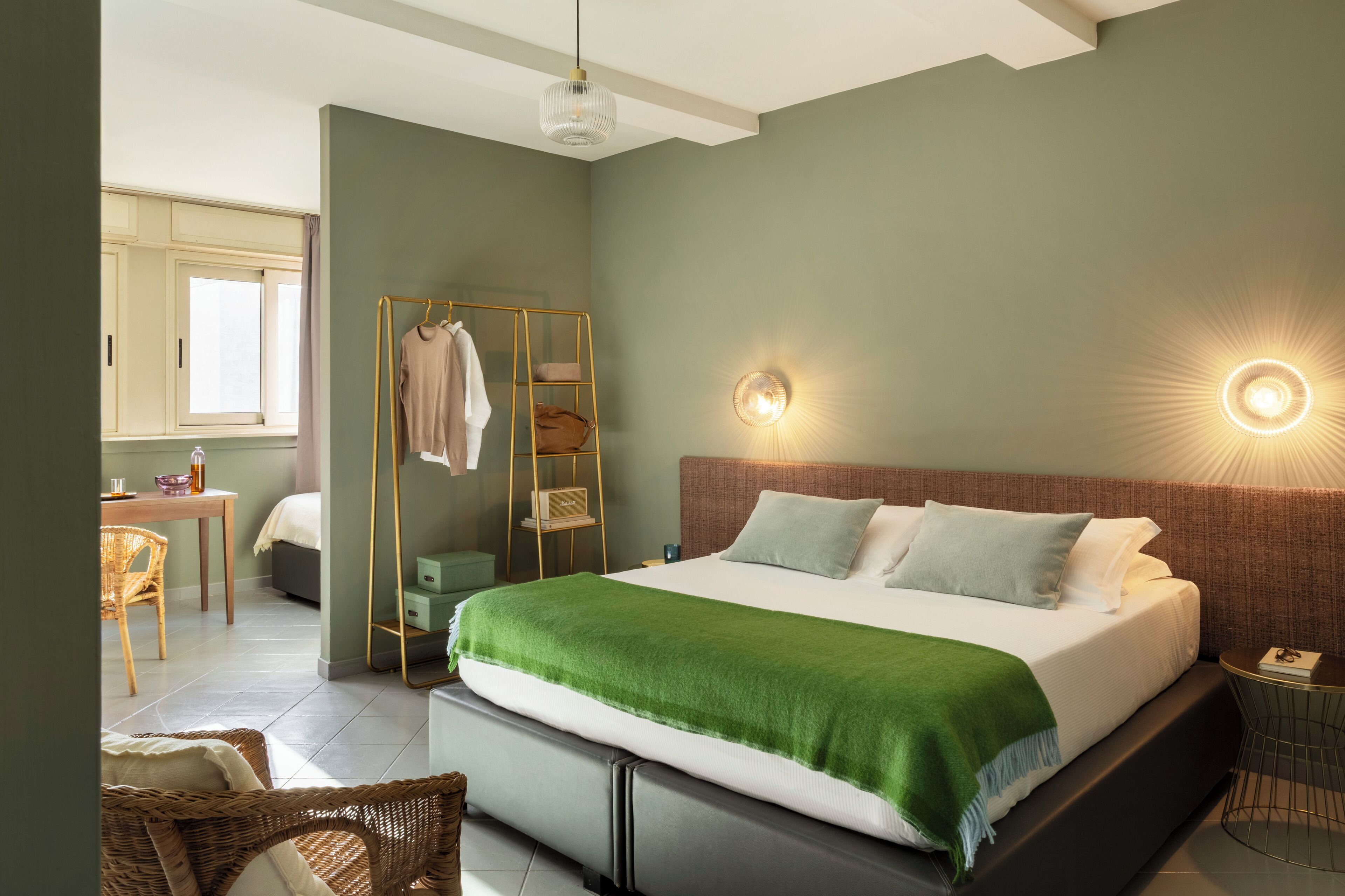 Family Room | Desk, blackout drapes, free WiFi, bed sheets