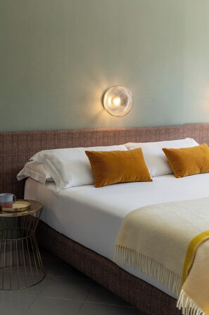Quadruple Room | Desk, blackout drapes, free WiFi, bed sheets - Hotel Marisa (Rome)