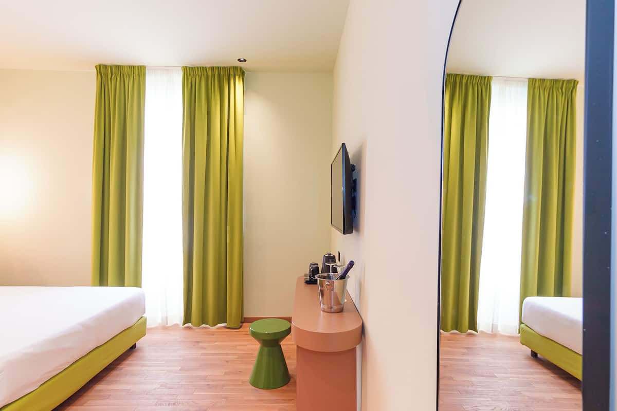 Deluxe kamer, 1 twee- of 2 eenpersoonsbedden, bijgebouw | Een bureau, verduisterende gordijnen, gratis wifi, beddengoed