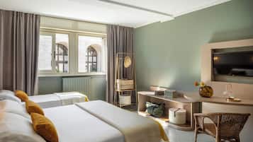 Vierpersoonskamer | Een bureau, verduisterende gordijnen, gratis wifi, beddengoed