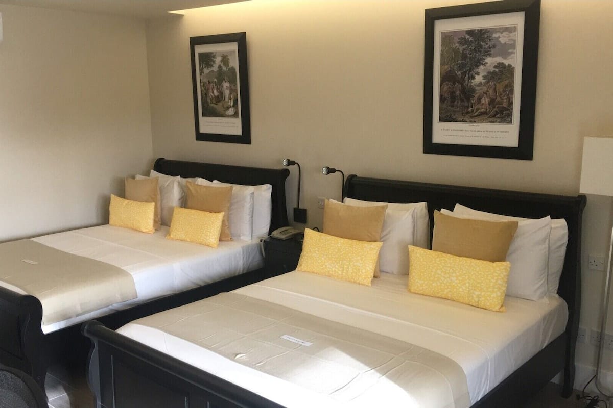 super deluxe double queen | in-room safe, desk, soundproofing, iron/ironing board