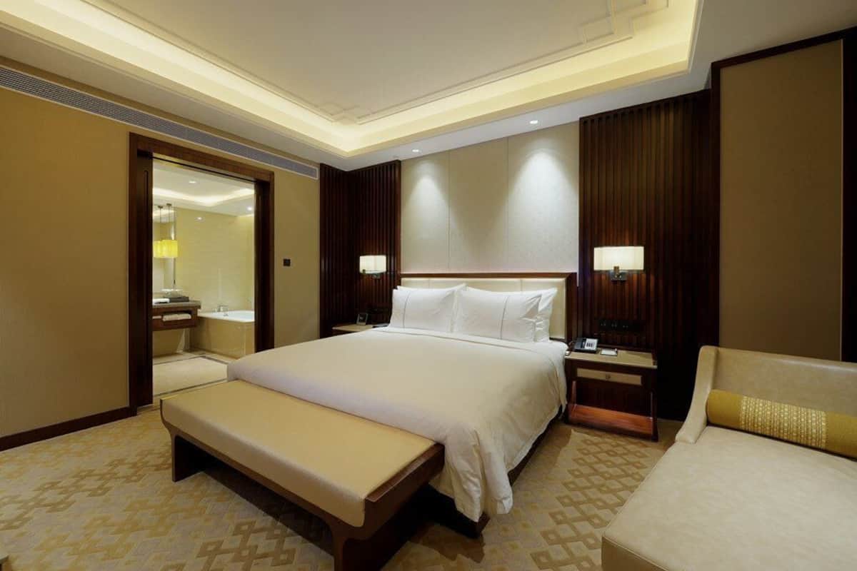 Suite ejecutiva | 1 dormitorio, ropa de cama de alta calidad, minibar y caja fuerte