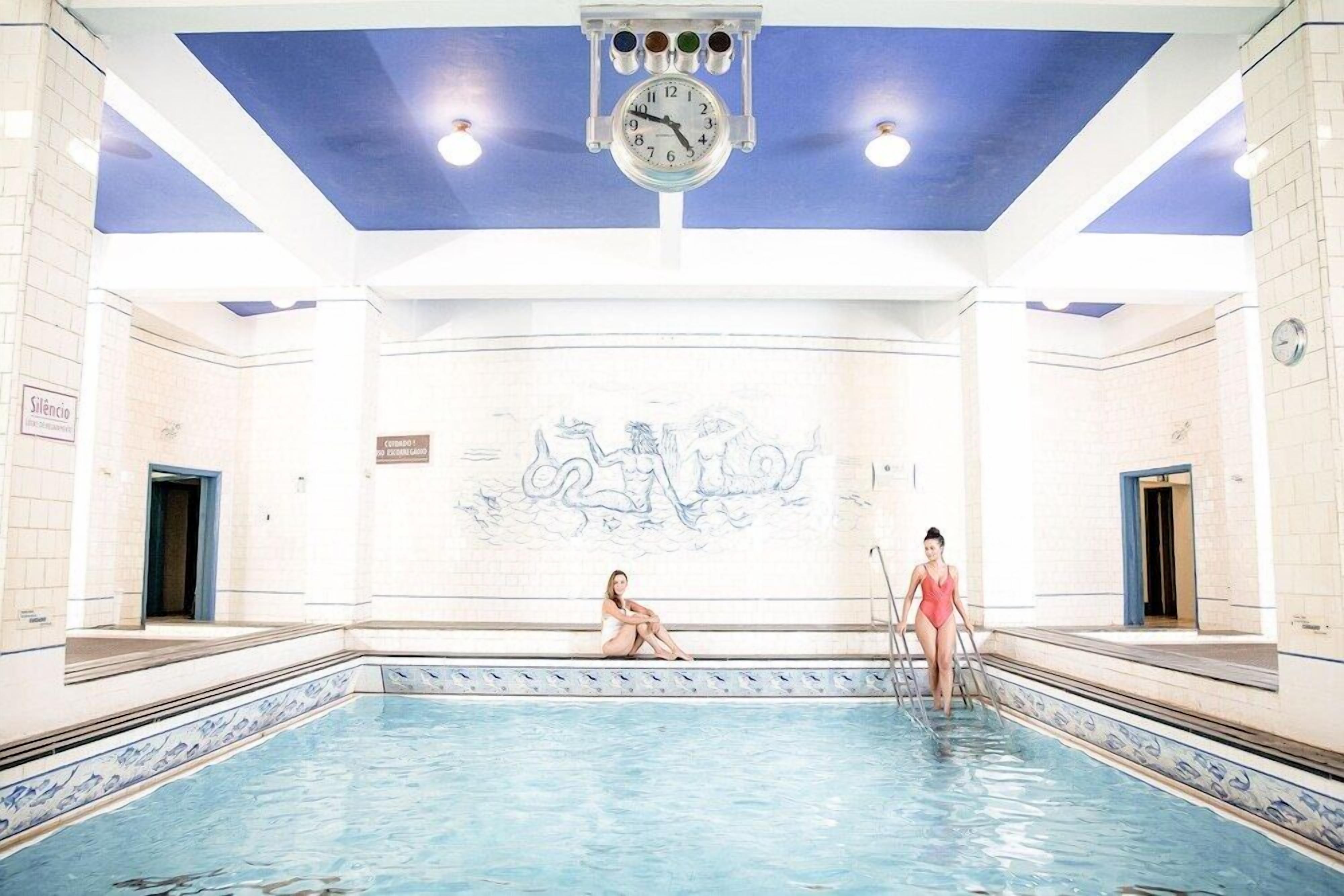 Piscine couverte, piscine extérieure