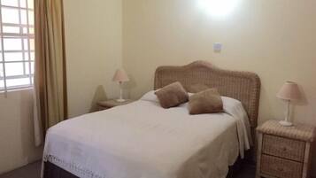 Apartment, 2 Bedrooms, Kitchen | Desk, iron/ironing board, free cots/infant beds, rollaway beds