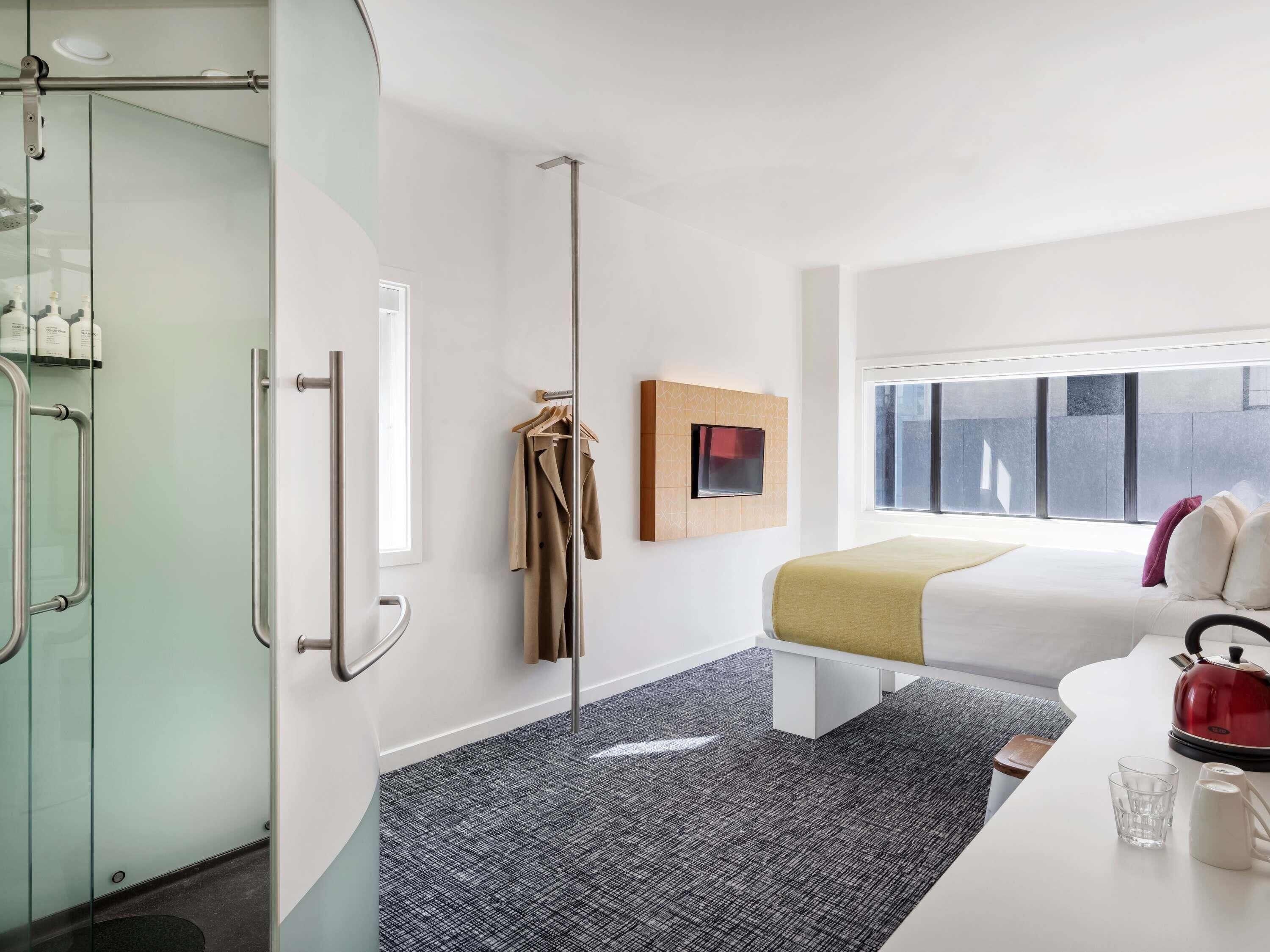 Habitación estándar, 1 cama de matrimonio grande | Ropa de cama de alta calidad y colchones con acolchado adicional