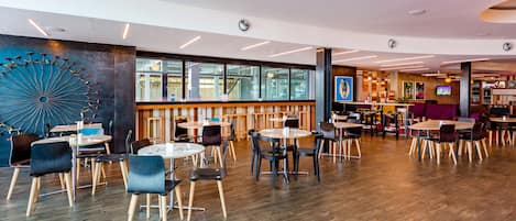 Daily buffet breakfast (NZD 25.00 per person)