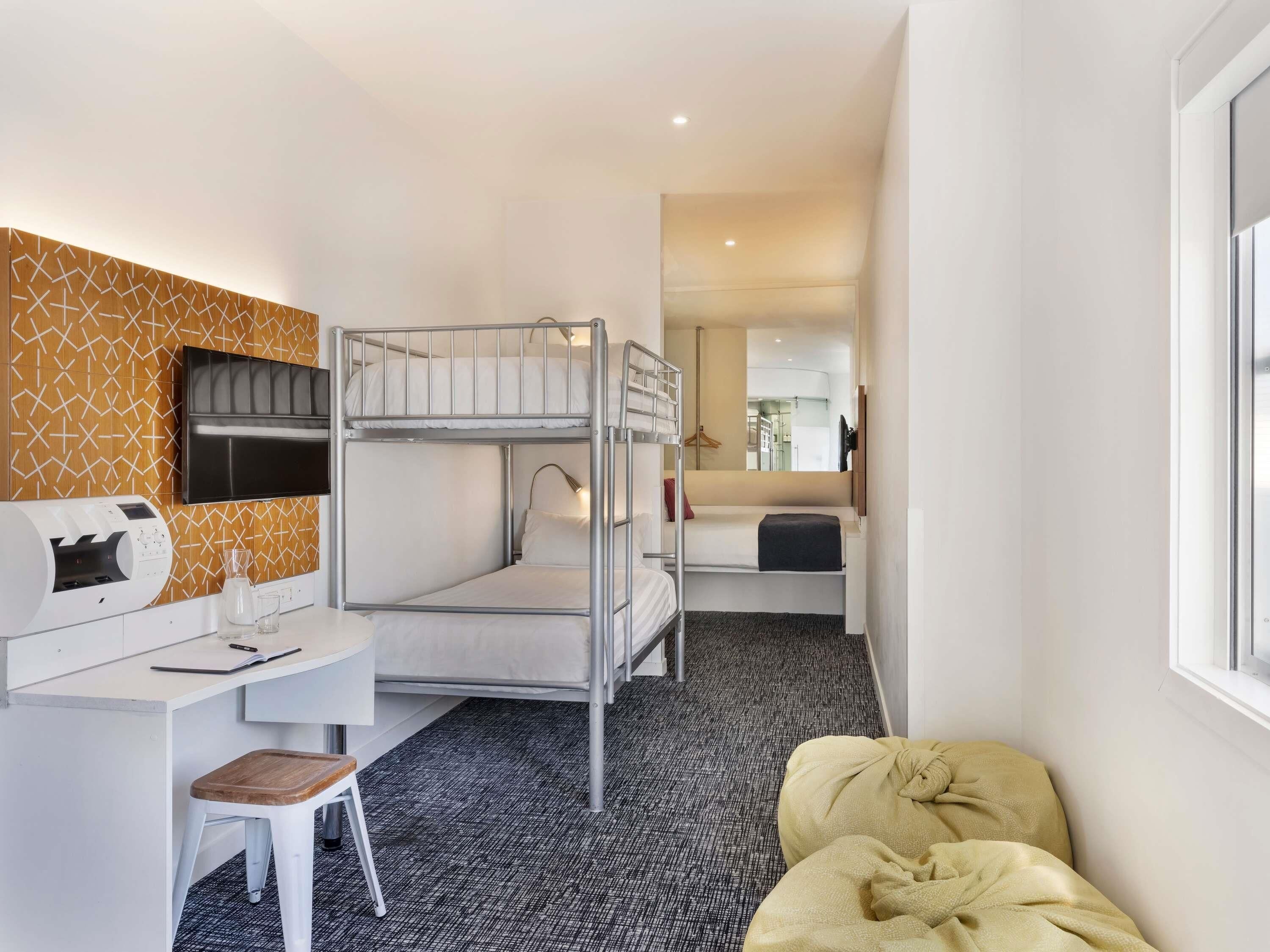 Habitación familiar doble (City Urban) | Ropa de cama de alta calidad y colchones con acolchado adicional