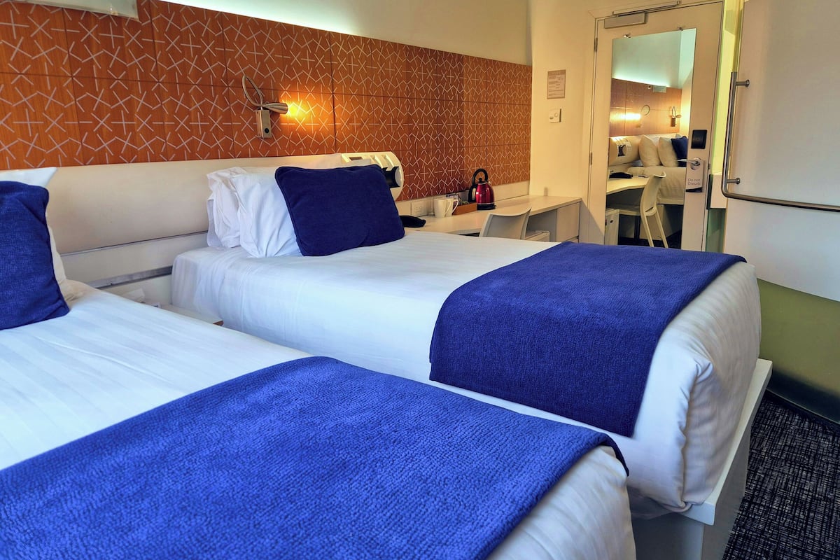 Standard Twin Room | 1 bedroom, premium bedding, pillow-top beds, free WiFi