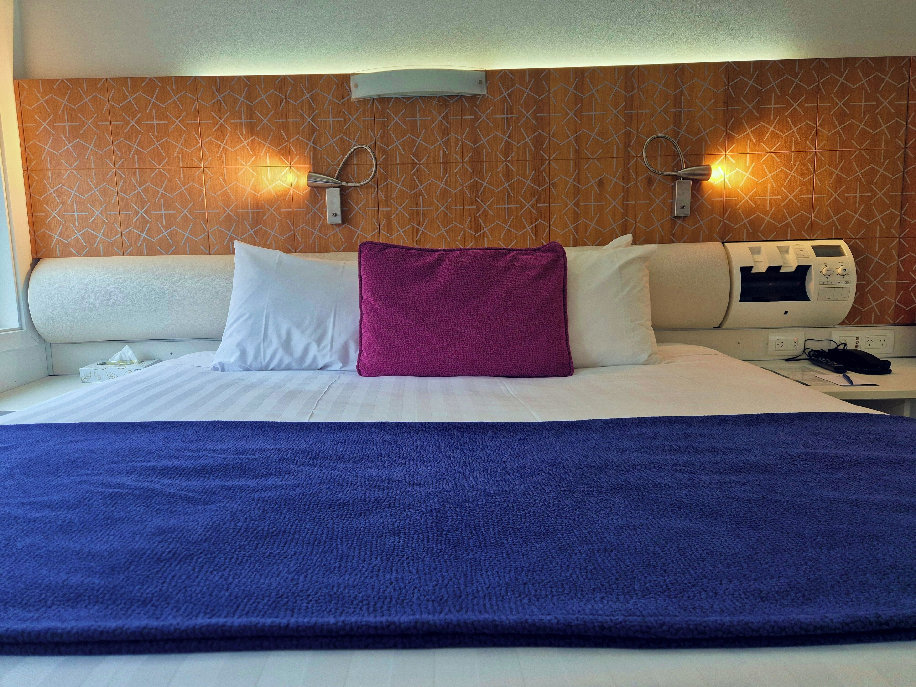 standard room, 1 king bed | 1 bedroom, premium bedding, pillow-top beds, free wifi