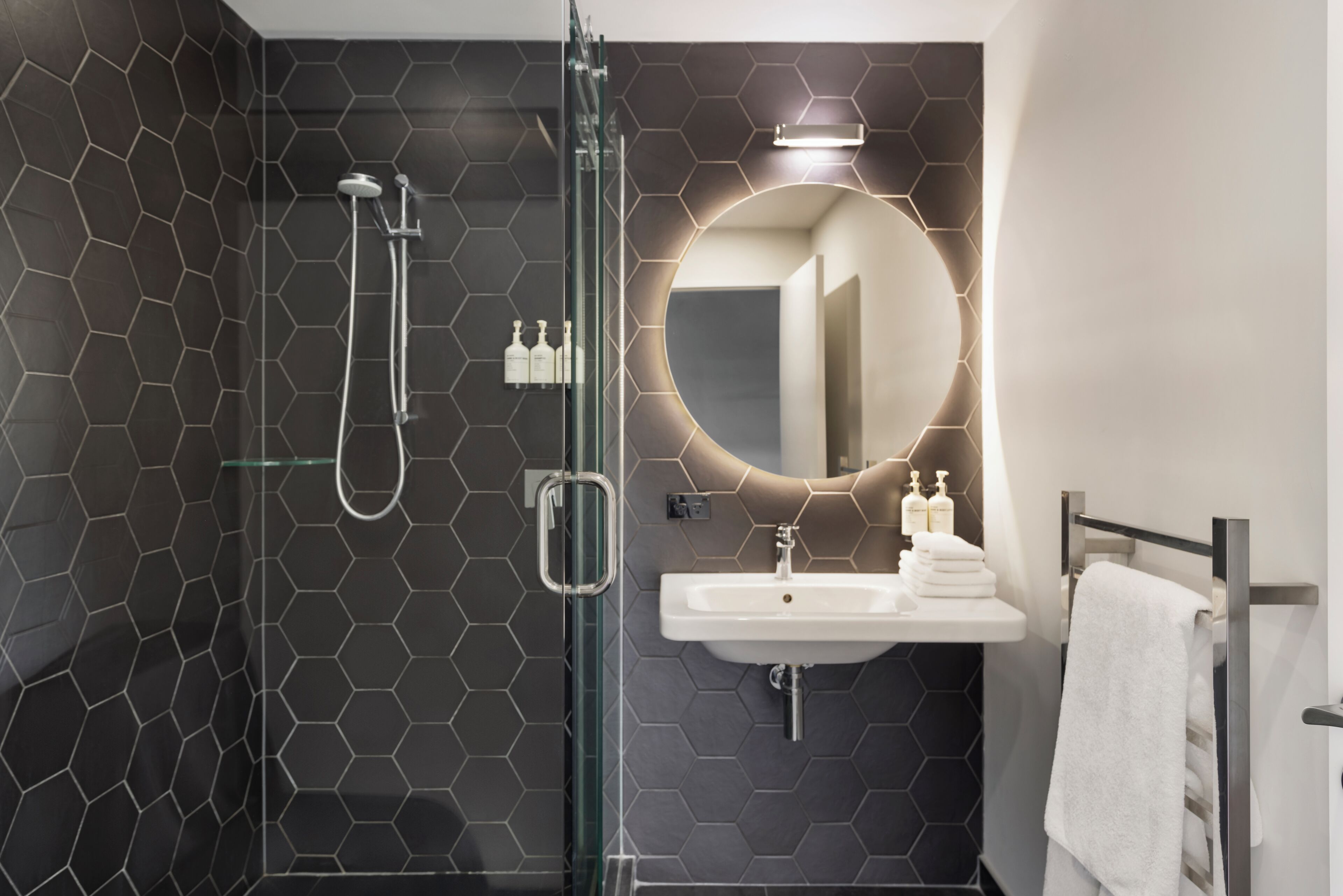Premium Room, 1 King Bed | Bathroom