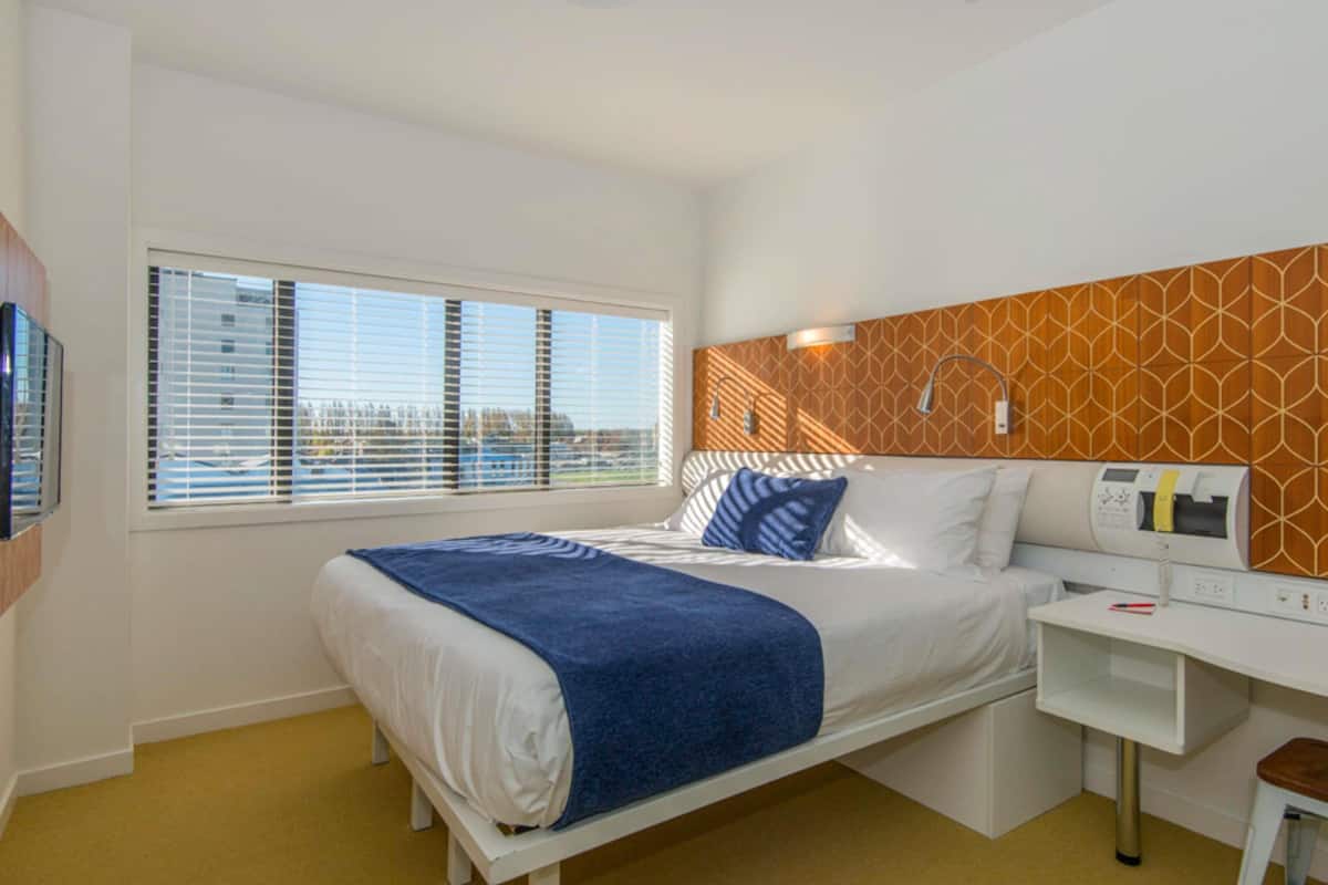 Standard Room, 1 King Bed