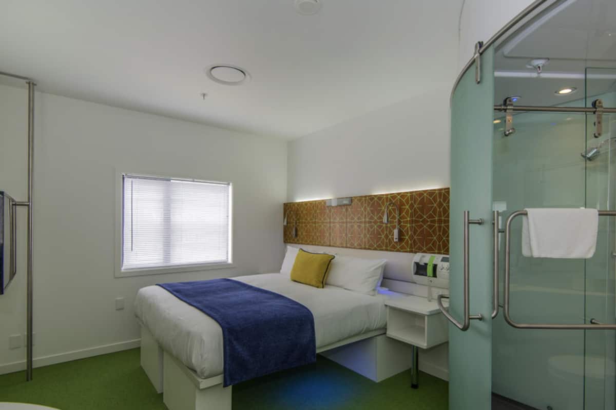 Standard Room, 1 Queen Bed
